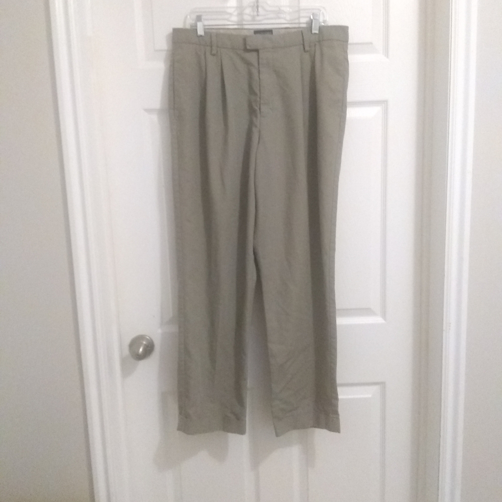 Men's Dockers cotton microfiber pleated trousers 36 X 32 *3/$30 Sale*